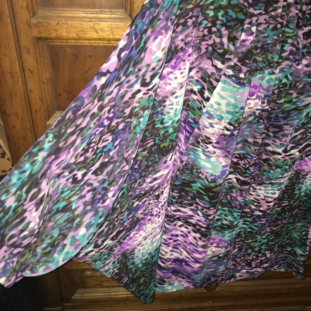 Jennifer Lopez size L Top w 3/4” Fan Sleeves - Picture 6 of 7